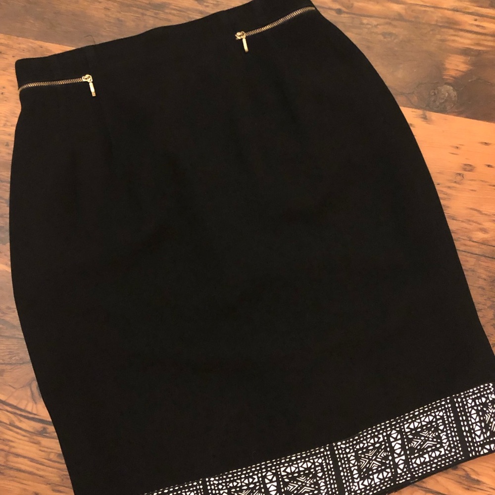 Black pencil skirt with geometric pattern